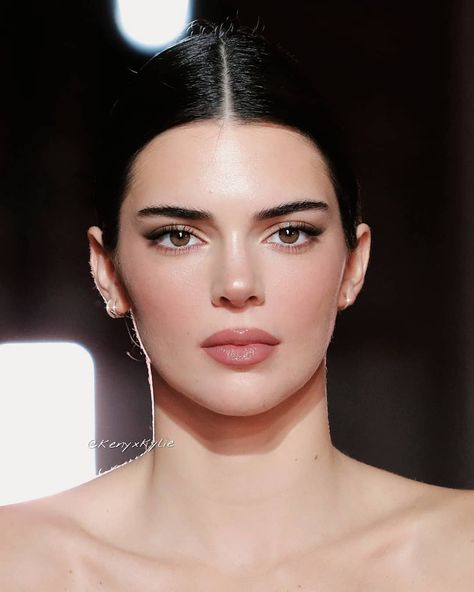 Kendall Jenner Nose Job, Kendall Jenner Eyebrows, Kendall Jenner Maquillaje, Kendall Jenner Face, I Think I'm In Love, Kendall Jenner Icons, Kendall Jenner Video, Kendall Jenner Makeup, Face Structure