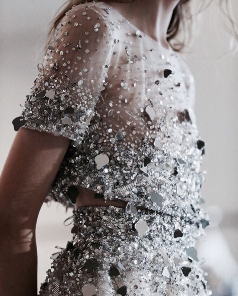 Detail Couture, Design Moda, Couture Mode, Mode Inspiration, Fancy Dresses, Look Chic, Fashion Details, Cosmopolitan, Look Cool