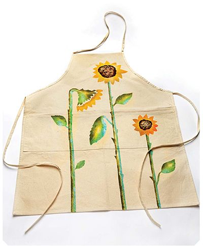 Painted Apron Ideas, Apron Painting Ideas, Reflection Ideas, Painted Apron, Apron Ideas, Painting Apron, Canvas Apron, Cloth Paper Scissors, Mary Lee