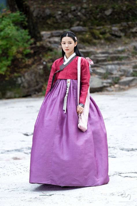 Kim So Hyun Fashion, Korean Traditional Clothing, My Demon, Korean Traditional Dress, Korean Hanbok, Song Kang, Kim Yoo Jung, Fashion Sketches Dresses, Sketches Dresses