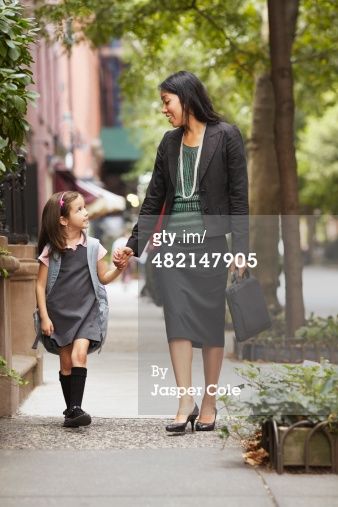 Stock Photo : Mother and daughter walking on city street City Photoshoot, Background Characters, Moms Photography, Daughter Photography, Good Relationships, Mother Daughter Photos, City Mom, Working Mom Life, Street Stock