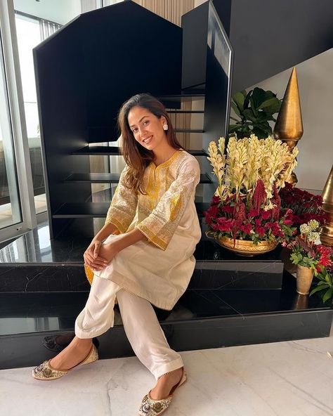 Mira Rajput Kapoor (@mira.kapoor) • Instagram photos and videos Lord Dhanvantari, Samudra Manthan, Mira Kapoor, Simple Kurti, Mira Rajput, Handmade Fabric Bags, Happy Dhanteras, Simple Kurti Designs, Palazzo Suit