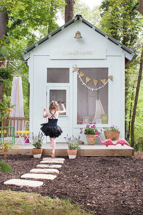 Backyard Playhouse Ideas, Outdoor Playhouses, Mommo Design, Backyard Playset, Diy Playhouse, Backyard Playhouse, Build A Playhouse, Backyard Buildings, Playhouse Outdoor