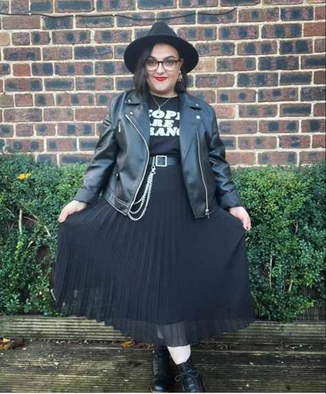 Plus Size Punk Rock Outfits, Rock Plus Size Outfits, Rockstar Aesthetic Outfits Plus Size, Plus Goth Outfits, Corp Goth Work Outfits Plus Size, Midsize Outfits Fall Grunge, Punk Outfits Plus Size, Corporate Alternative Fashion Plus Size, Elder Emo Fashion Plus Size