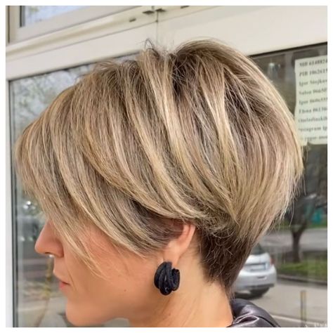 fall 2023 hair trend Layered Pixie Haircuts, Short Hair Pixie Cuts, Shorter Hair, Pixie Haircut For Thick Hair, Choppy Hair, Messy Short Hair, Short Hairstyles For Thick Hair, Edgy Short Hair, Short Choppy Hair