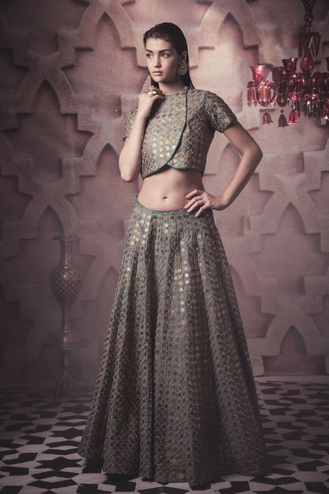 crop jacket blouse Jacket Lehenga, Sabyasachi Lehenga, Lehnga Dress, Ritu Kumar, Anita Dongre, Skirt Blouse, Salwar Kamiz, Patiala Salwar, Bridal Lehenga Choli