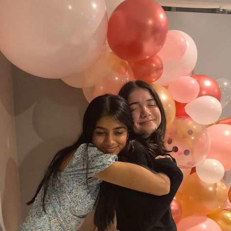 sweet 16 party inspo poses to do with friends hugging poses balloon arch outfit inspo tall friend short friend poses party vibes Short And Tall Best Friends Poses, Poses To Do With Friends, Hugging Pose, Pose With Friends, Short Friend, Tall Friends, Inspo Poses, Bestie Pics, Friends Hugging