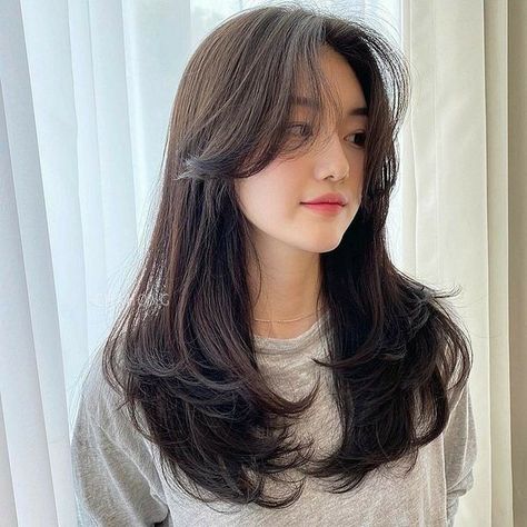 Korean Long Hair, Bangs With Medium Hair, Shot Hair Styles, Fesyen Rambut, Haircuts For Medium Hair, Girl Haircuts, Haircuts Straight Hair, Long Hair With Bangs, Haircuts For Long Hair