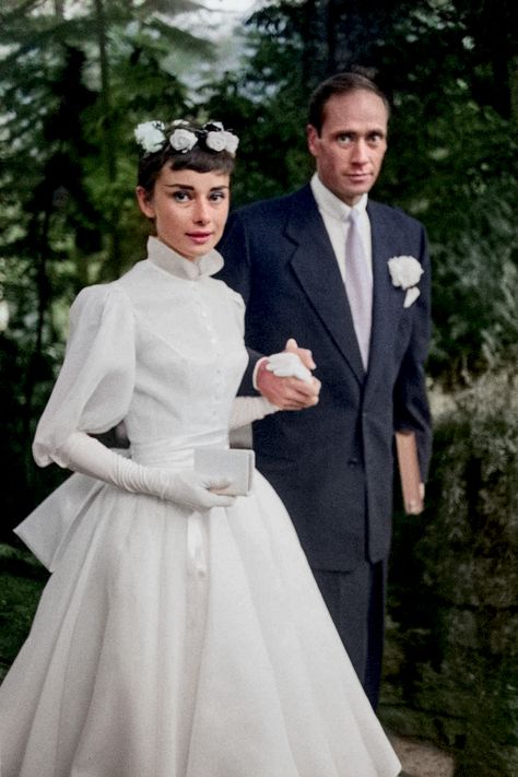 Audrey Hepburn and Mel Ferrer on their wedding day in 1954, photo colorized and restored by adnamanotfound Audrey Hepburn Husband, Audrey Hepburn Mel Ferrer, Hepburn Wedding Dress, Audrey Hepburn Wedding Dress, Audrey Hepburn Wedding, Vintage Hollywood Wedding, Grace Kelly Wedding Dress, Vintage Old Hollywood, Grace Kelly Wedding