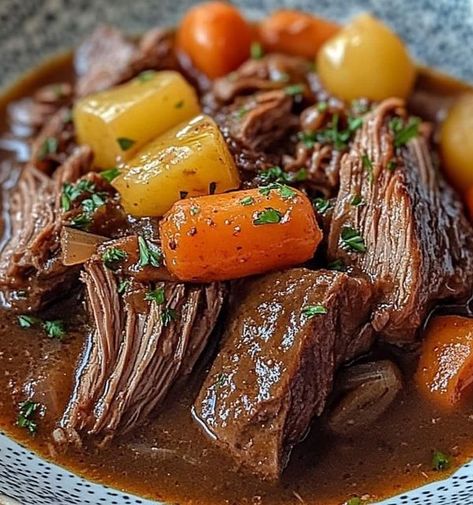 Delicious Simple Recipes Soup Maker Recipes, Pot Roast Crock Pot Recipes, Slow Cooker Roast Beef, Recipes Slow Cooker, Soup Maker, Crockpot Roast, Delish Recipes, Gluten Free Recipes Easy, Chuck Roast