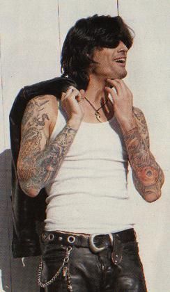 TOMMY LEE TATTOO PICS PHOTOS - pictures of Tommy Lee tattoos Tommy Lee Motley Crue, Tattoo Pics, Rap Metal, Pam And Tommy, Motley Crüe, Paul Stanley, Roger Taylor, Nikki Sixx, Tommy Lee