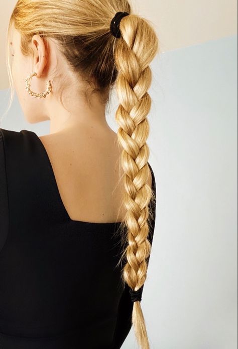 Blonde braid ponytail long hair Braid Down The Middle Ponytail, High Ponytail Braids Hairstyles, Mid Ponytail Braid, Ponytail Plait Hairstyles, One Braid Ponytail Natural Hair, Low Pony With Braid, Blonde Braid Ponytail, 1 Braid Ponytail, Ponytale Braid