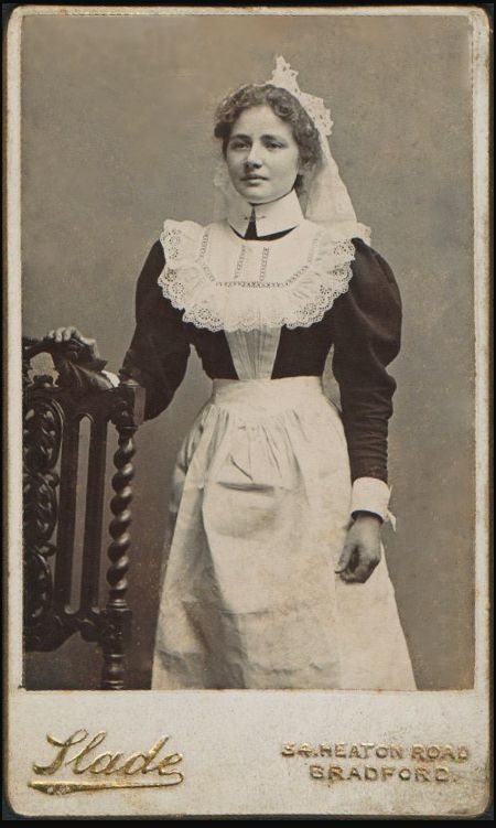 +~+~ Antique Photograph ~+~+  Edwardian House Maid. Victorian Maid, House Maid, Edwardian House, Portrait Pictures, Maid Dress, Edwardian Era, Edwardian Fashion, Vintage Portraits, White Photo