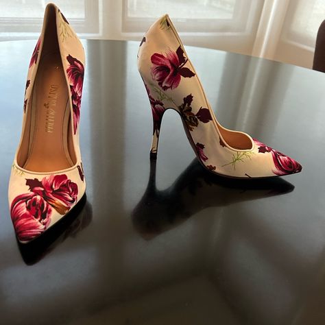 Palter D Liso Size 9 Floral Silk Pump Kitty Heels, Glam Shoes, Fancy Flats, Feminine Shoes, Floral Pumps, Cute Shoes Heels, Gorgeous Outfits, Heart Shoes, Shoe Gallery