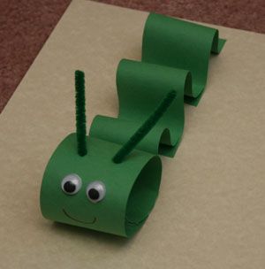 inchworm spring craft for kids Worm Crafts, Inch Worm, Insect Crafts, Bug Crafts, Spring Preschool, Spring Crafts For Kids, Easy Arts And Crafts, Daycare Crafts, Eric Carle