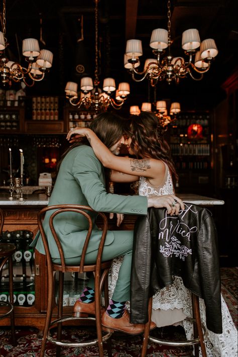 Intimate Chicago elopement at a bar in wicker park Chicago Elopement, Indoor Engagement Photos, Wedding Fotos, City Engagement Photos, Engagement Pictures Poses, Dating Rules, City Engagement, Engagement Poses, Wedding Photos Poses