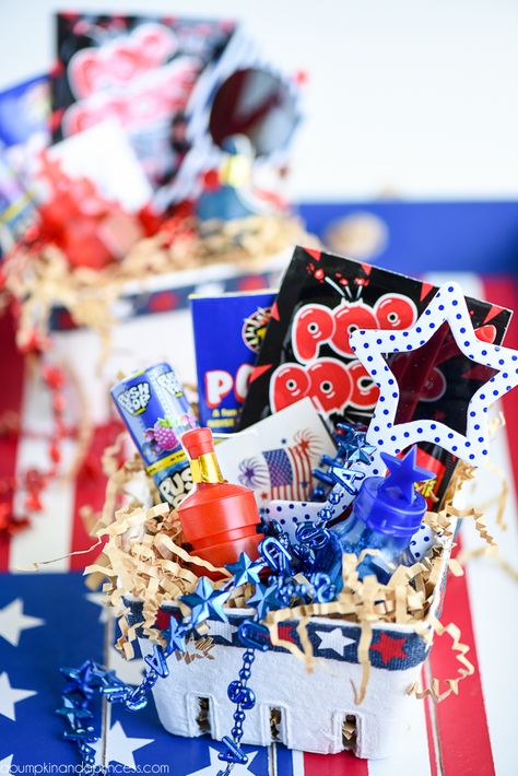 Decor Celebration, 4th Of July Party Ideas, Fourth Of July Cakes, 13 Colonies, Sunglasses Necklace, 4th Of July Desserts, Push Pop, Fourth Of July Food, White Baskets