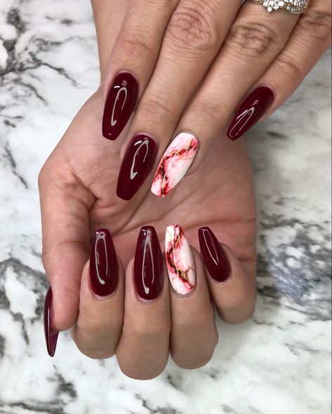 Red And White Gel Nail Designs, Red And Marble Nails, Red Marmor Nails, Red And Gold Marble Nails, Nail Art Maroon Marble, Red Marble Nail Designs, Red And White Marble Nails, Black And Red Marble Nails, Maroon Marble Nails