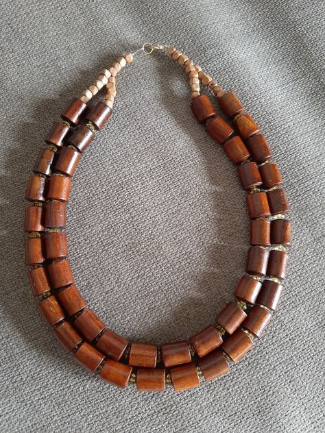 Wooden bead's necklace Paper Bead Jewelry, Wooden Bead Necklaces, Bead Necklaces, Paper Jewelry, Paper Beads, Bead Jewelry, Beaded Jewelry Diy, Jewelry Diy, Wooden Beads