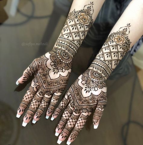 Wedding Henna Designs, Indian Henna Designs, Palm Mehndi Design, Khafif Mehndi Design, Design Henna, Bridal Henna Designs, Tattoo Henna, Very Simple Mehndi Designs, Pretty Henna Designs