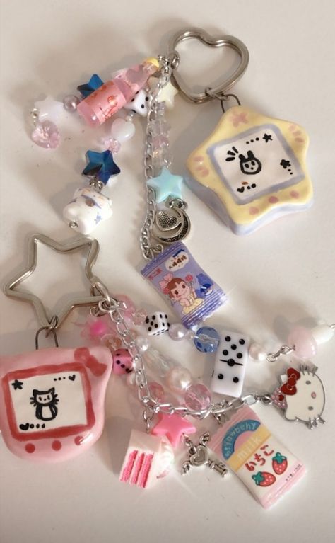 Keychain Beads Ideas, Trinkets Diy, Keychains Aesthetic, Weird Accessories, Kpop Gifts, Keychains Cute, Cute Keychains, Clay Diy Projects, Tanah Liat