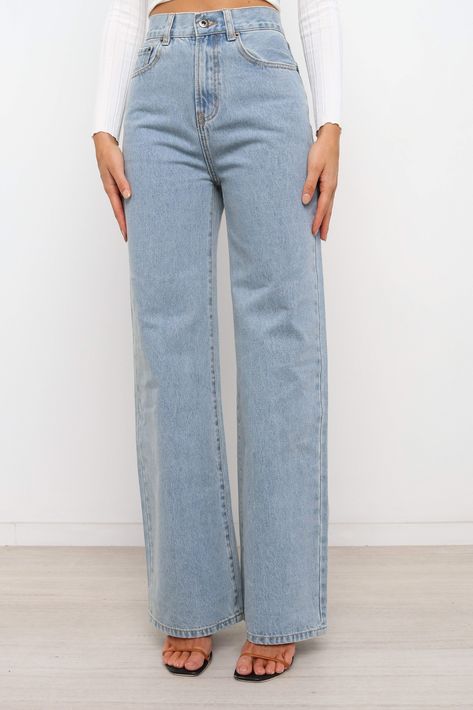 Trendy Pants For Women, Flare Jeans Style, Jeans Outfit Women, Casual Day Outfits, Quick Outfits, Easy Trendy Outfits, Outfit Inspo Fall, Teen Fashion Outfits, Looks Vintage