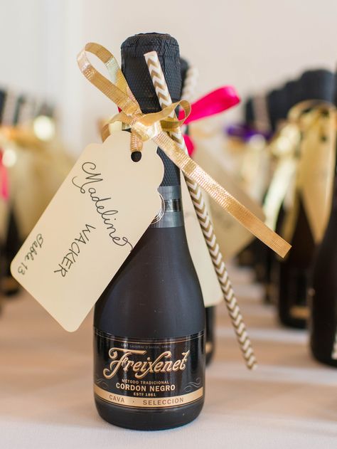 Mens Wedding Favours, Wine Bottle Favors, Champagne Wedding Favors, Wedding Favours Bottles, Creative Wedding Favors, Inexpensive Wedding Favors, Wedding Giveaways, Mini Champagne, Inexpensive Wedding