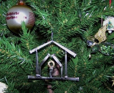 Welded Nail Christmas Tree Ornament Welded Ornaments, Nail Christmas, Welding Crafts, Diy Welding, Metal Tree Wall Art, Metal Welding, Metal Tree, Welding Art, Welding Projects