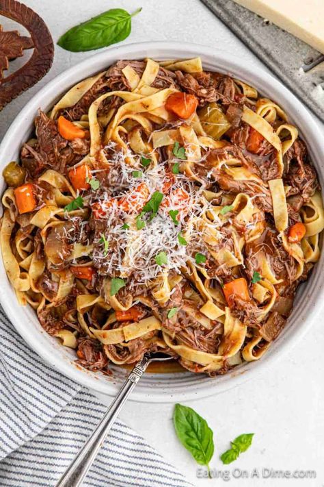 Crock Pot Beef Ragu Recipe - Delicious and Quick beef ragu Beef Ragu Slow Cooker, Slow Cooker Beef Ragu, Top Round Roast Recipe, Beef Ragu Recipe, Easy Veggie Side Dish, Crock Pot Beef, Beef Ragu, Ragu Recipe, Recipes Beef