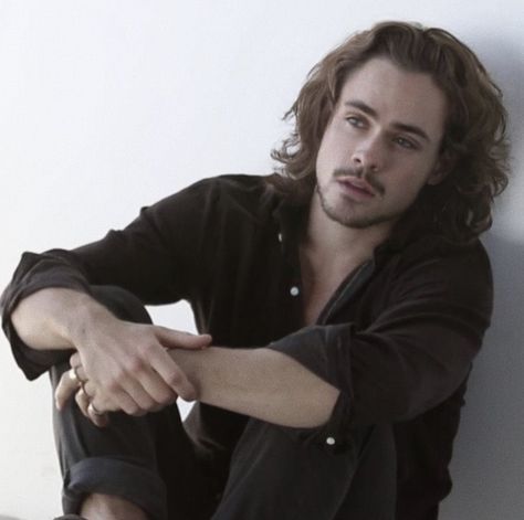 Dacre Montgomery Long Hair, Himym Stickers, Darce Montgomery, Billy Hargrove, He Has A Girlfriend, Dacre Montgomery, Billy Boy, Creative Writing Tips, Human Reference