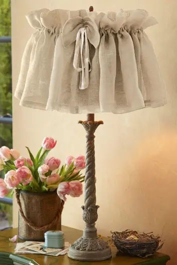 Shabby Sheek, Shabby Chic Decorating, Linen Lampshade, Linen Lamp Shades, Decoration Shabby, Diy Lampe, Shabby Chic Lamps, Diy Lamp Shade, Diy Lamp