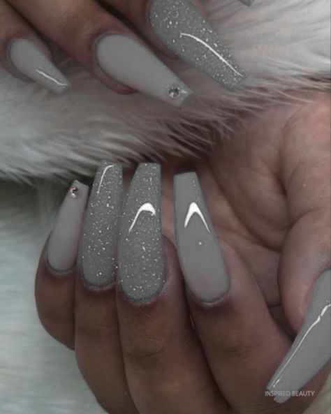 White Silver Nails Coffin, Grey And White Nails Ideas, Light Grey French Tip Nails, Grey Winter Nails Acrylic, Grey And White Nails Acrylic Coffin, Grey And Silver Acrylic Nails, Gray And Silver Nails Acrylic, Grey And White Ombre Nails Coffin, Cute Gray Nails