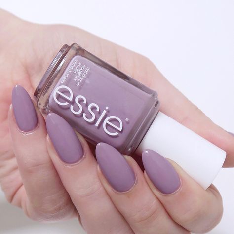 My favourite winter polishes - essie 'ciao effect', a gorgeous grey-lilac that's a modern twist on a pastel. Nail Color Purple, Essie Cocktail Bling, Essie Nails, Purple Manicure, Grey Acrylic Nails, Grey Lilac, Lilac Nails, Manicure Inspiration, New Nail Polish