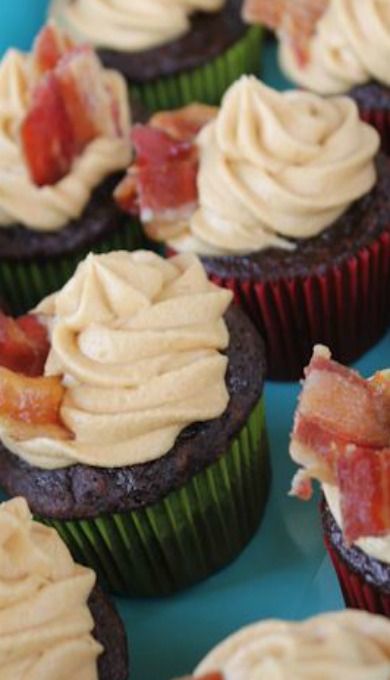 Chocolate Cupcakes with Dulce de Leche Buttercream and Candied Bacon Candied Bacon Cupcakes, Moist Chocolate Cupcakes, Bacon Cupcakes, Chocolate Cupcakes Moist, Chocolate Bacon, American Desserts, Caramel Frosting, Recipes Chocolate, Candied Bacon