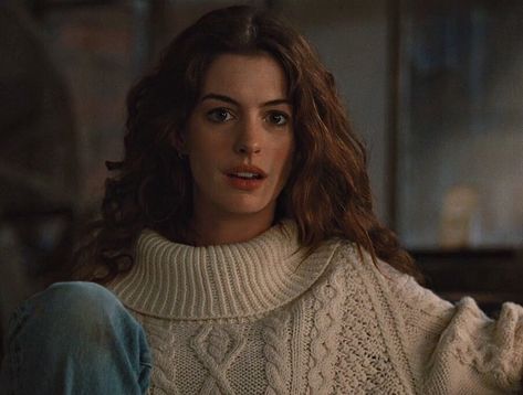 Anne Hathaway, Long Hair, A Woman, On Twitter, Twitter, Hair, White