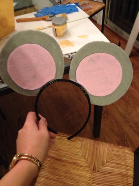 Diy mouse ears How To Make Mouse Ears, Mouse Tail Diy, Diy Ratatouille Costume, Diy Mouse Costume, Mouse Costume Diy, Mouse Diy Costume, Diy Mouse Ears, Mouse Ears Diy, Mice Costume