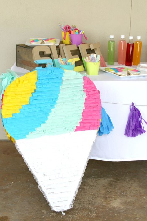 Cute snow cone kids birthday party featuring snow cone pinata and snow cone truck! Snow Cone Party Ideas, Snow Cone Birthday Party, Snowcone Stand Ideas, Snow Cone Truck, Snow Cone Party, Snowball Party, Snowcone Stand, Snowball Stand, Viva Pinata