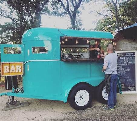 Converted Horse Trailer into a Bar- The Rollin' Bar- California www ... Trailer Coffee Bar, Converted Horse Trailer, Foodtrucks Ideas, Trailer Bar, Bar Design Ideas, Mobile Bars, Food Trailers, Coffee Trailer, Horse Box