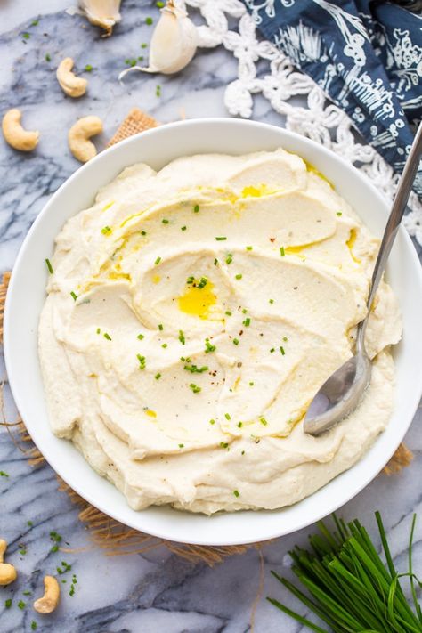 Creamy, low carb Mashed Cauliflower made without dairy | #GlutenFree + #Paleo + #Whole30 + #Vegan #Keto #LowCarbRecipes #HealthyThanksgivingRecipes #LowCarb Easy Cauliflower Recipes, Keto Mashed Cauliflower, Garlic Mashed Cauliflower, Mashed Cauliflower Recipe, Whole30 Vegan, Creamy Mashed Cauliflower, Cauliflower Potatoes, Cauliflower Mashed Potatoes, Healthy Thanksgiving Recipes