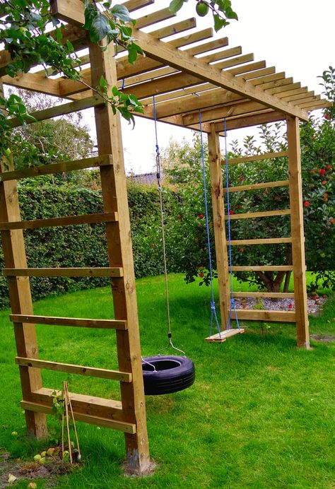 DIY swing pergola Backyard Goals, Garden Archway, Diy Swing, Play Area Backyard, Play Garden, Backyard Swings, Pergola Swing, Natural Playground, Garden Swing