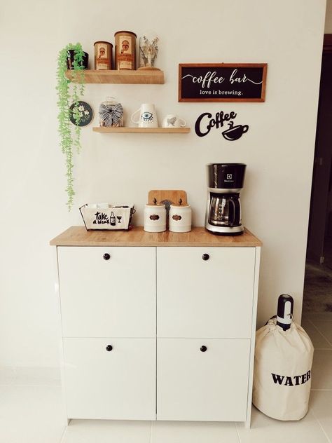 [Promotion] 26 Most Pinned Coffee Bar Ideas Station Small Corner Insights To Copy 2022 #coffeebarideasstationsmallcorner Kitchen With Coffee Corner, Cute Coffee Corner Ideas, Coffee Corner Small Kitchen, Small Coffee Corner Ideas Kitchens, Coffee Corner Decor Ideas, Small Coffee Corner Ideas, Coffee Bar Design Home, Coffee Corner In Kitchen, Coffee Corner In Living Room