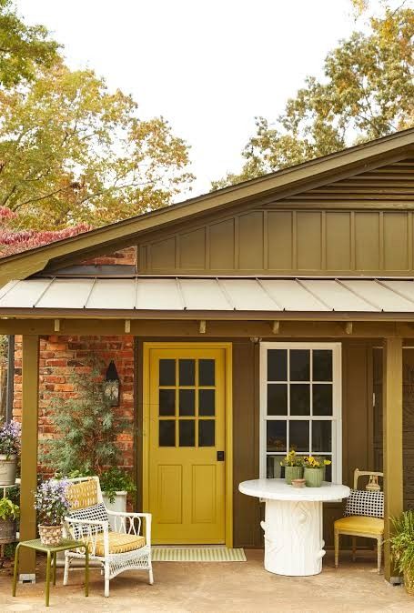 House Exterior Metal Roof, Exterior Paint Schemes, Victorian Exterior, Bungalow Exterior, Exterior Paint Color, Paint Schemes, House Hunting, Metal Roof, House Inspo