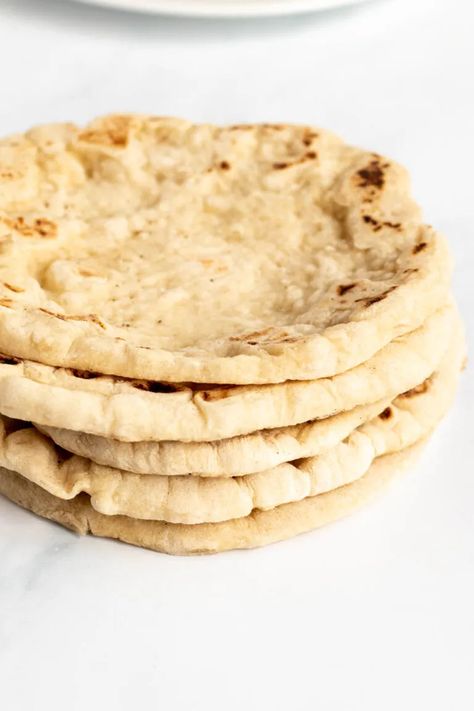 Greek Pita Bread Recipe - Rich And Delish Greek Pita Bread Recipe, Naan Flatbread Recipes, Greek Flatbread, Greek Pita Bread, Greek Bread, White Backround, Greek Pita, Homemade Pita Bread, Pita Bread Recipe