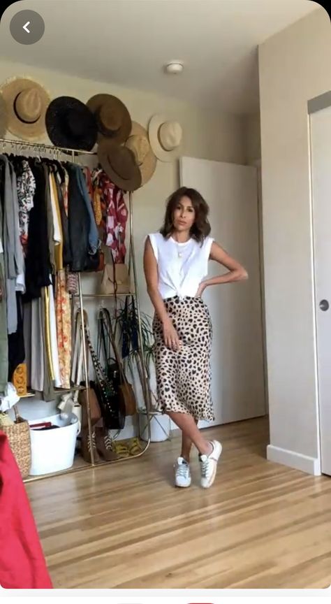 How To Wear A Leopard Skirt, Lycra Skirt Outfit, Green Leopard Skirt Outfit, Style A Leopard Skirt, Animal Print Skirt Outfit Fall, Casual Leopard Skirt Outfit, What To Wear With A Leopard Skirt, Leopard Skirt Outfit Spring, Wear Skirt As Dress