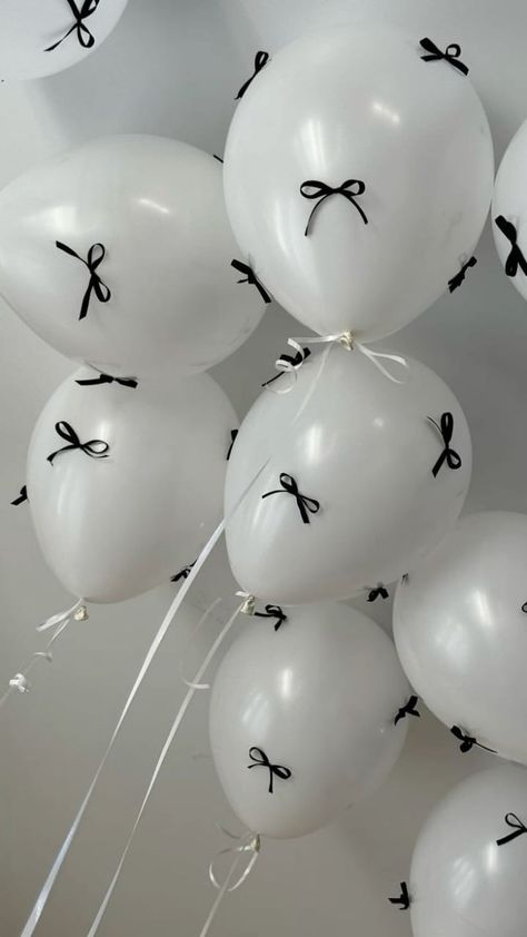 13 Birthday Balloon Ideas, Black Bow Decoration, Birthday Black And White Aesthetic, Black Bows Aesthetic, Black White Birthday Party Decor, Black And White Bow Party, Balloons With Bows, Black Bow Party, Black Birthday Aesthetic