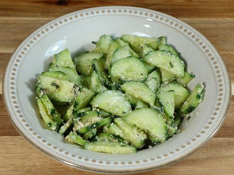 This is a fresh and easy cucumber salad recipe, with a creamy dressing and has touch of fennel seeds. This is a refreshing and healthy low cal Salad and looks beautiful. Indian Cucumber Salad, Indiana Food, Salad Indian, Indian Cucumber, Veggie Salads, Easy Cucumber Salad, East Recipes, Low Calorie Salad, Indian Salads