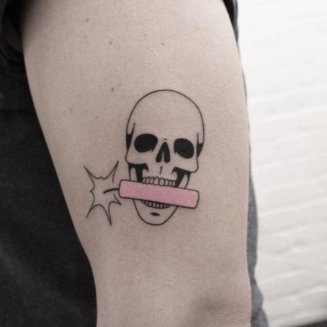 Skull and dynamite tattoo on the left bicep Dynamite Tattoo, Pirate Skull Tattoos, Indian Skull Tattoos, Anatomy Tattoo, Tatuagem Masculina Pequena, Single Needle Tattoo, Tattoo Zeichnungen, Tattoo Arm, Skull Tattoo Design