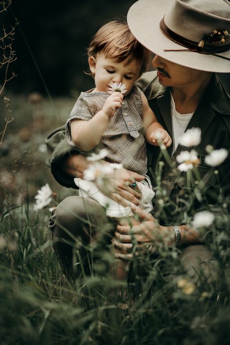 Father And Son Photoshoot, Father Son Pictures, Father Son Photography, Father Son Photos, Son Photoshoot, Mother Father And Baby, Father Picture, Father Daughter Photos, Family Photo Studio