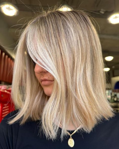 Summer-Ready Face-Framing Blonde Lob Blonde Hair Bangs Medium, Face Framing Lob, Lob With Face Framing, Blonde Face Framing Highlights, Face Framing Blonde, Blonde Lob Hair, Blonde Hair Cuts Medium, Long Bob Hairstyles Blonde, Mid Length Hair With Bangs