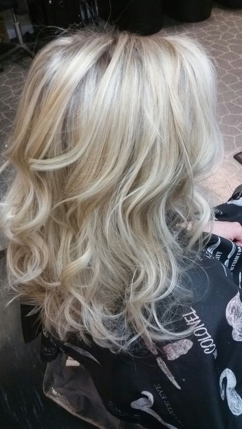 Heavy highlight, babylights, platinum blonde Platinum Babylights, Hair Colors For Summer, Heavy Highlights, Babylights Highlights, Blonde Platinum, Blonde Hair Colors, Platinum Blonde Hair Color, Color Balayage, Beachy Hair